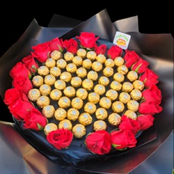 Impactante regalo de choclates ferrero y rosas